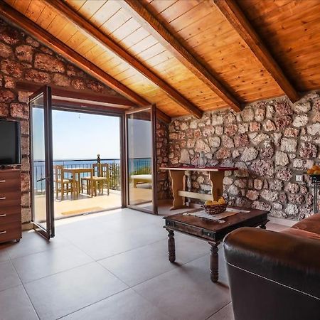 Petronas Land House 2 Villa Archangelos  Bagian luar foto