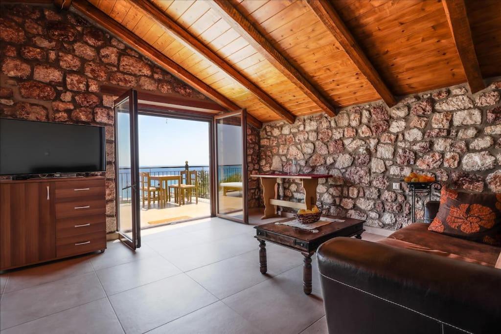 Petronas Land House 2 Villa Archangelos  Bagian luar foto