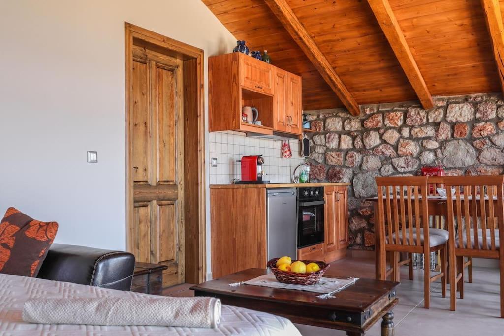 Petronas Land House 2 Villa Archangelos  Bagian luar foto