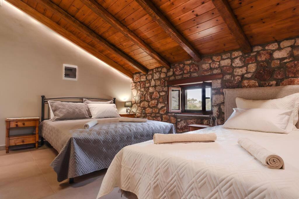 Petronas Land House 2 Villa Archangelos  Bagian luar foto