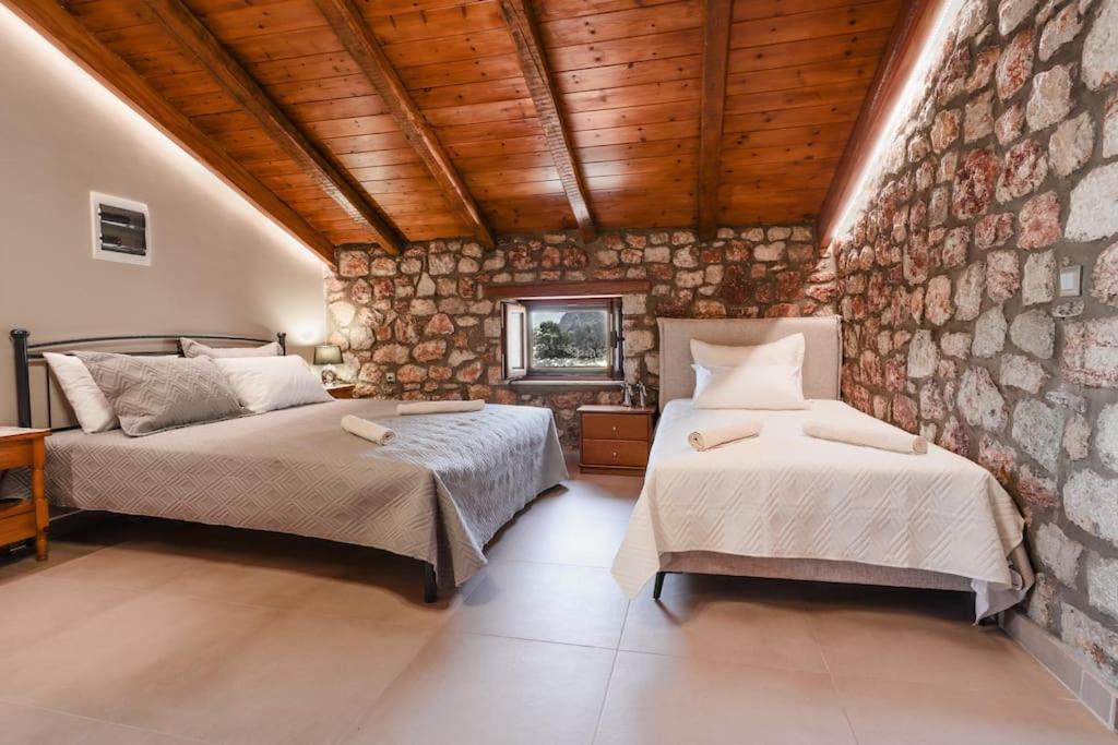 Petronas Land House 2 Villa Archangelos  Bagian luar foto