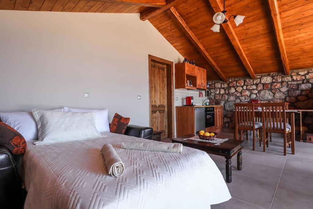 Petronas Land House 2 Villa Archangelos  Bagian luar foto